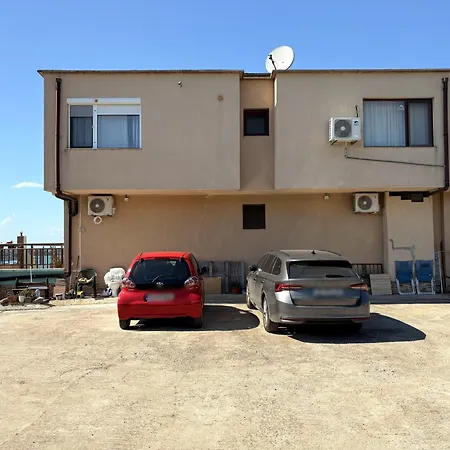 Luna Seaview 公寓 *